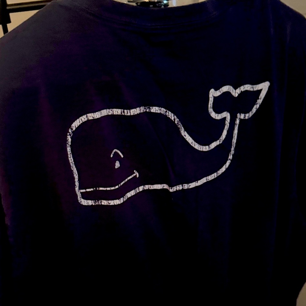 Blue vineyard vines T-shirt